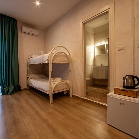 Easy Boarding Hotel Napoli Eksteriør billede