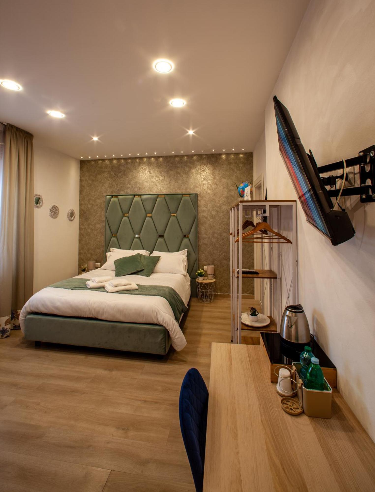Easy Boarding Hotel Napoli Eksteriør billede