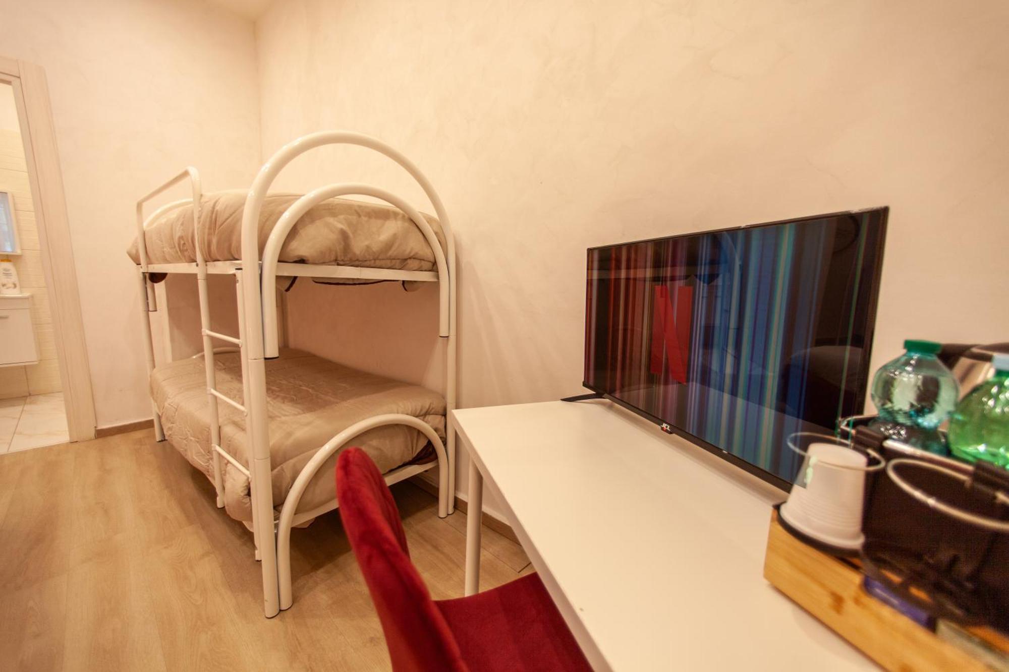 Easy Boarding Hotel Napoli Eksteriør billede